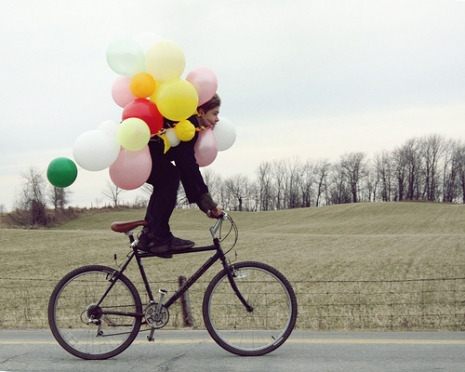Balloon Ride! (Via <a href="http://www.flickr.com/photos/clickflashphotos/3450592233">Nicki Varkevisser</a>.)